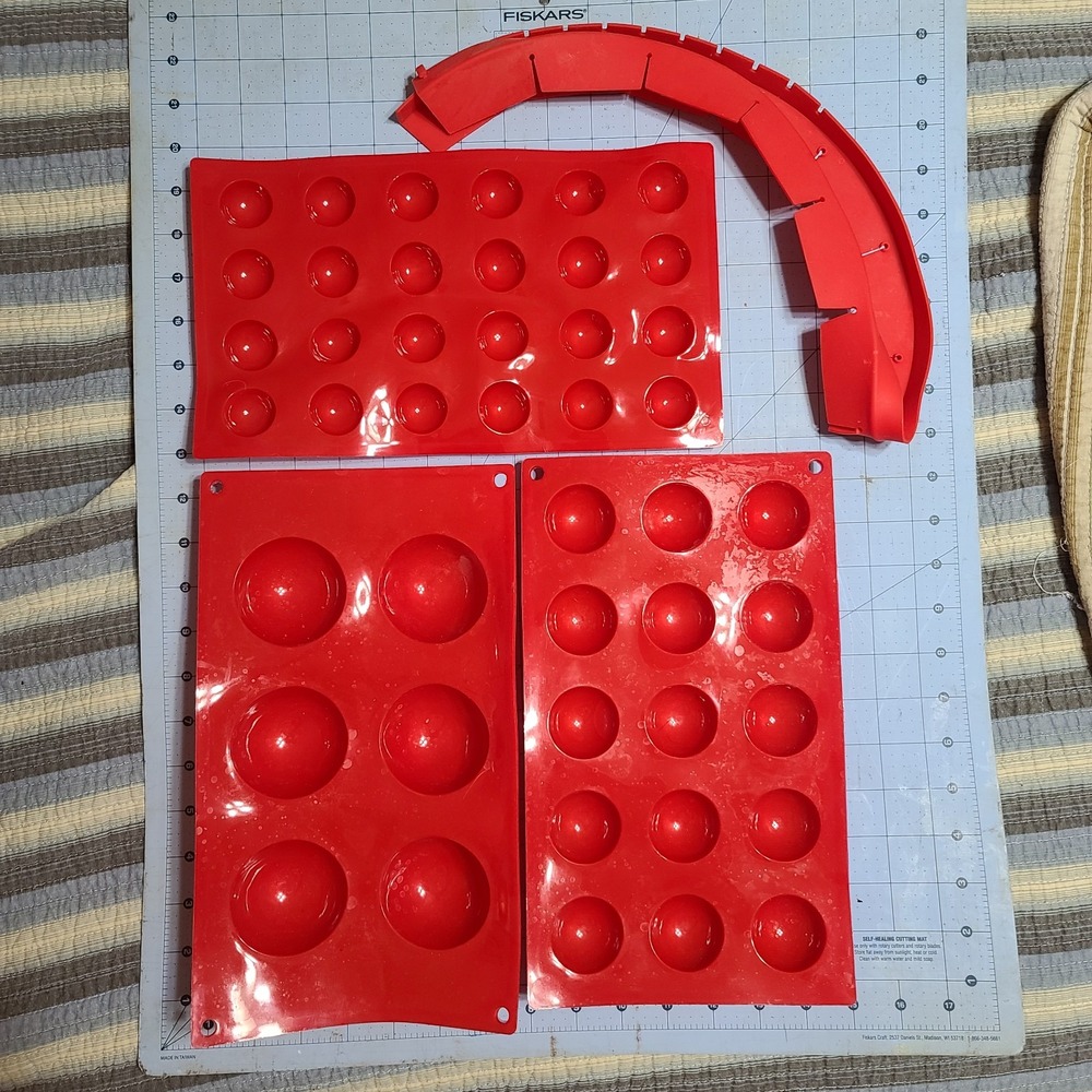 Silicone candy molds/pie edge protection ring